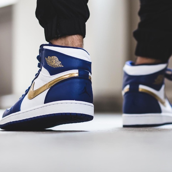 Air Jordan 1 “Gold Medal” - Picture 3 of 7